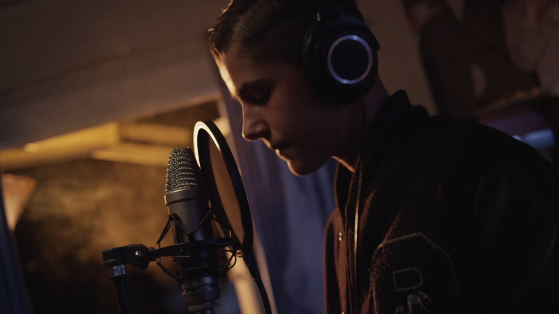 G-Eazy-Been-On-Final-H264-1080.00_06_01_22.Still009